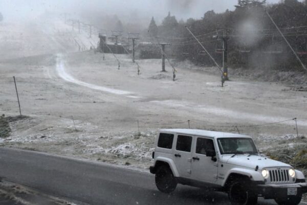 鳥取・大山で初冠雪確認