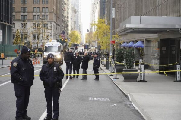 保険大手幹部撃たれ死亡