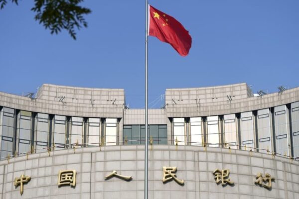 中国、企業向け金利維持