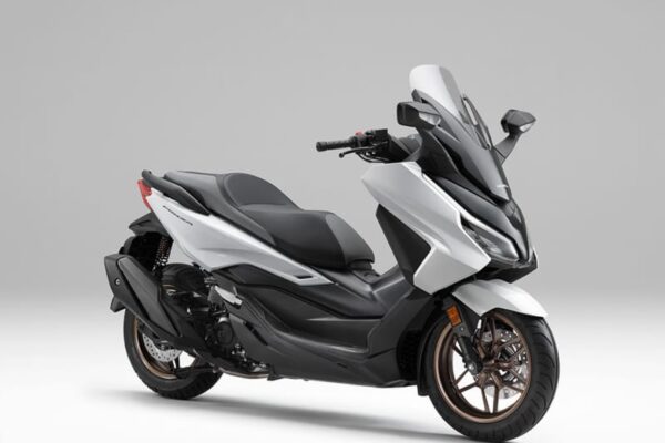 ホンダ「フォルツァ」装備を充実させ発売　日常でさらに使いやすいモデルへ