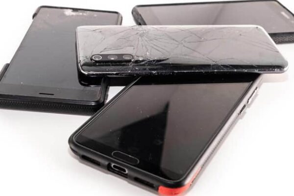 意外と知らない「故障したスマホ」は不燃ごみとして捨ててよいのか？