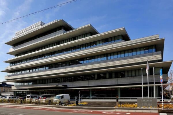 【速報】府営住宅の一室にペーパー会社、「マネロン」に悪用か　中国籍と日本人の会社役員を容疑で再逮捕
