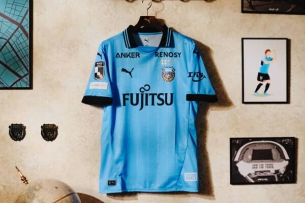 川崎フロンターレ、レトロな2025新ユニフォームを発表！「座標コード」のユニークデザインが登場
