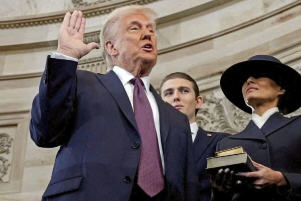 「トランプ劇場が始まった」