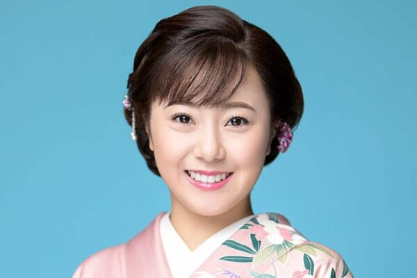 “民謡界のリトルダイナマイト”谷島明世、本格演歌第３弾シングル『ひとり久慈川』を本日発売！　本人コメント到着