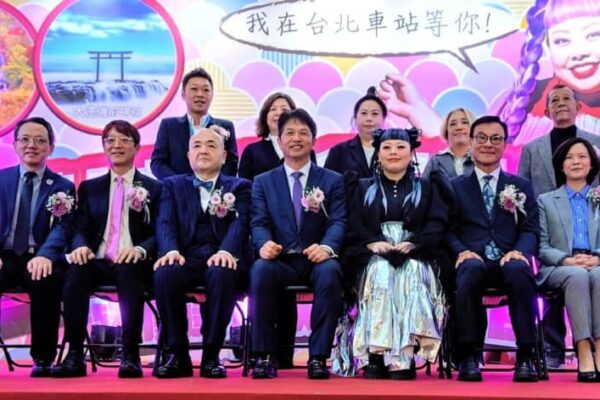 量販店で「茨城フェア」　知事訪台　食や観光、渡辺直美さんらと売り込み