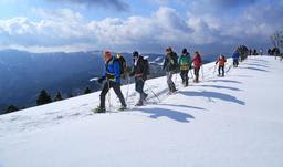 冬だけの絶景に歓声　千メートル級の山々へ、「スノーシュー」で登山　宍粟