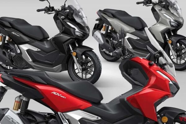 ホンダADV160〈いま国内で買える新型バイクカタログ〉アグレッシブなレッドも追加のSUVスクーター