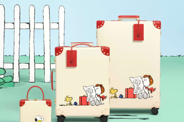 スヌーピーのかわいい「旅バッグ」誕生！英国の高級スーツケースブランドとコラボした特別アイテム♪