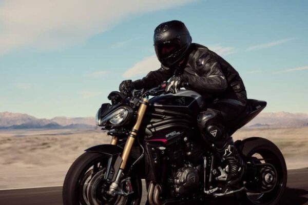 圧倒的な走行性能を発揮！トライアンフが新型「SPEED TRIPLE 1200 RS」発表