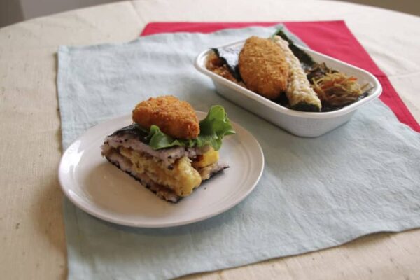 片手で食べるのり弁当など販売