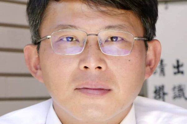 台湾民衆党主席に黄国昌氏選出