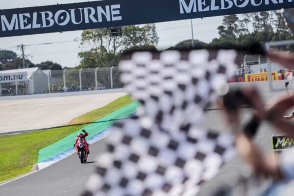 レース1はドゥカティのブレガが勝利。BMWラズガットリオグルは2位死守、長島哲太がポイント獲得／SBK第1戦オーストラリア