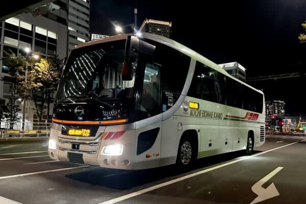 走るカプセルホテル！フルフラットの「寝台バス」は深夜バス業界に革命起こす!? 高知駅前観光が発表
