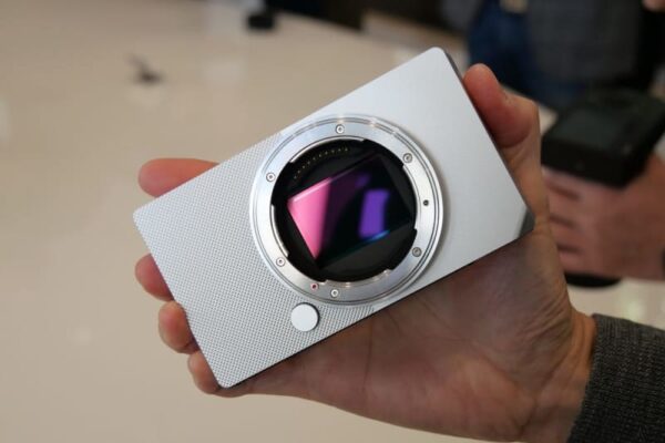 【ハンズオンレポート】驚くほどシンプルな外観、それでいて持つ喜びを与えてくれるカメラ「Sigma BF」発表