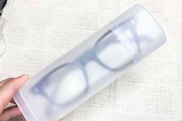 「半透明だから、ひと目で分かる」　メガネケースの意外な活用法