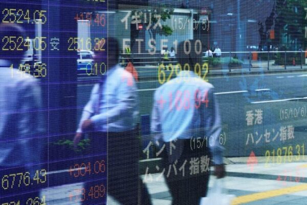 東証プライム市場の株価騰落率〈トップ3〉と〈ワースト3〉…“投資の神様”バフェットの「株主への手紙」公開→〈値上がり率2位〉に急騰した注目銘柄【昨日の株価】