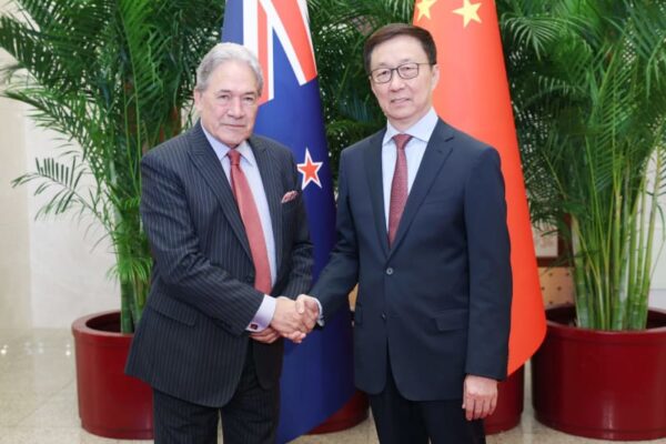 韓正副主席、NZ副首相兼外相と会談