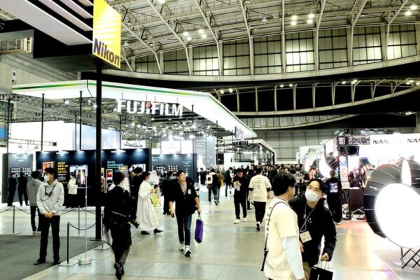 最新カメラに熱視線…パシフィコ横浜で見本市「CP＋」開幕、3月2日まで