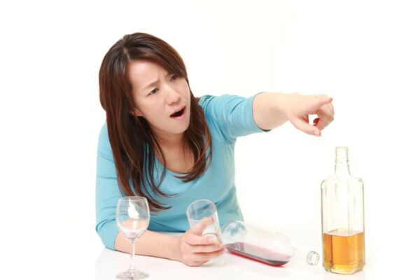 酒癖が悪い人の特徴７選！本性が出やすいタイプと改善策を徹底分析