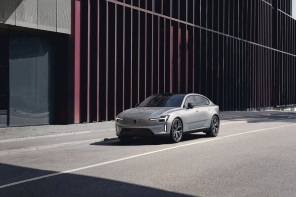ボルボ、高性能な新型EV発表