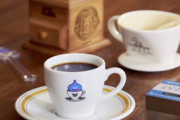 スライム×純喫茶！ドラクエデザインの「コーヒーミル」など実用的な新グッズ