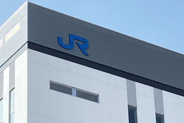 踏切で車立ち往生 500人に影響　宇野みなと線 近隣住民協力し脱出