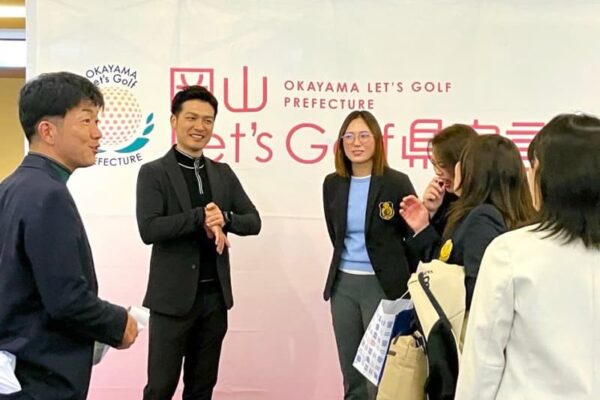 ユーチューバー ゴル夫婦とゴルフ　岡山で親善大会 県内外70人交流