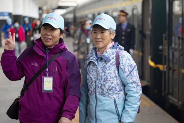 中国黒竜江省で今年最初の「シルバー観光列車」が出発