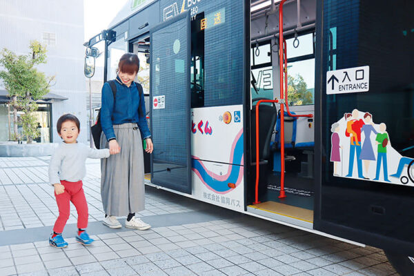 市内循環バスに電気バス導入　埼玉・上尾　市役所でお披露目式　4月から運賃は一律200円に値上げも　便数は96便から117便に増便
