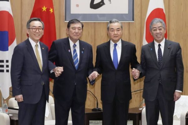 首相「未来志向で協力を」