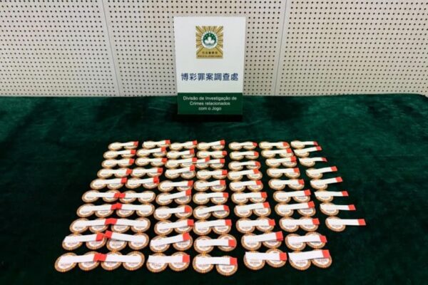 マカオ警察が偽造ゲーミングチップ犯罪グループ摘発…中国人の男7人逮捕