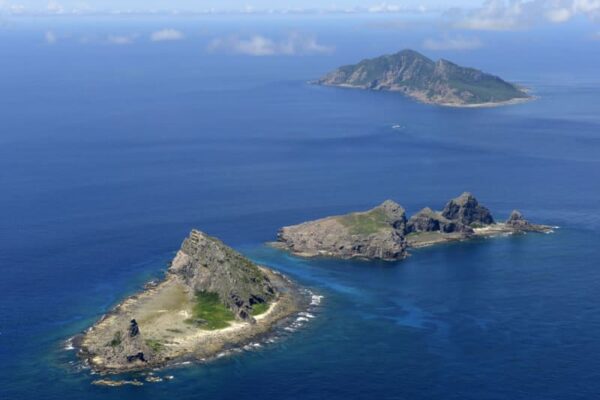 尖閣周辺で中国船の領海侵入続く