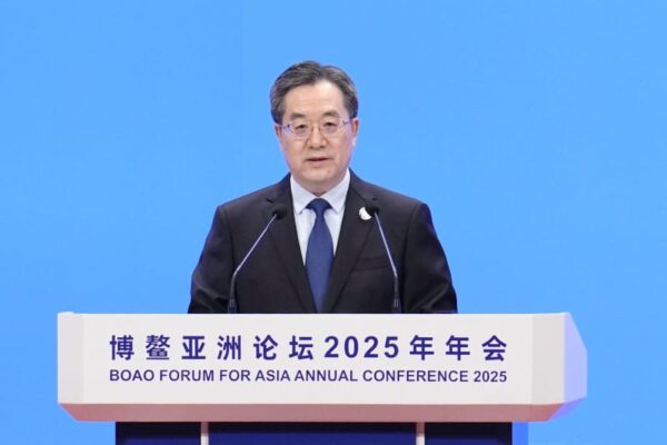 中国副首相、保護主義「反対」