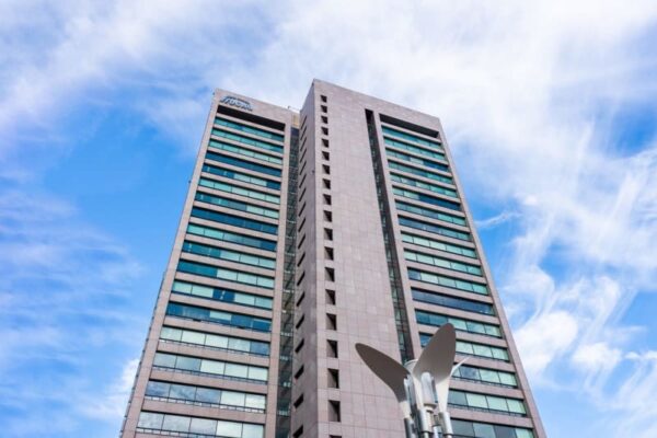 バフェット氏言及で株価にも影響？ 伊藤忠商事の状況は？ 投資する方法は…