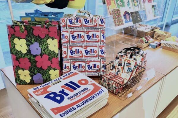 【3億円の「ブリロの箱」が話題の鳥取県立美術館】ミュージアムショップのグッズがおしゃれ！一足お先に現地ルポ