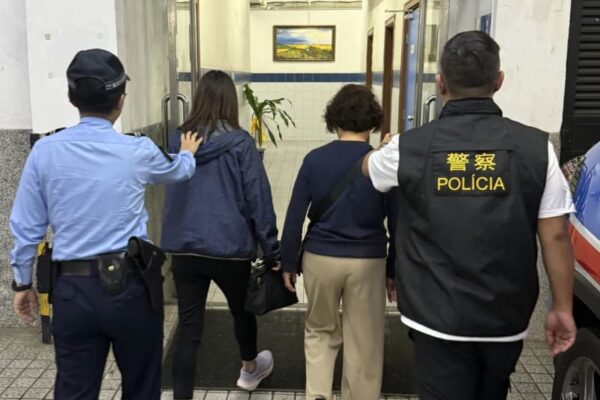マカオ、タクシー車内で拾った約1174万円相当の香港ドル現金入りバッグを着服…香港人の姉妹逮捕