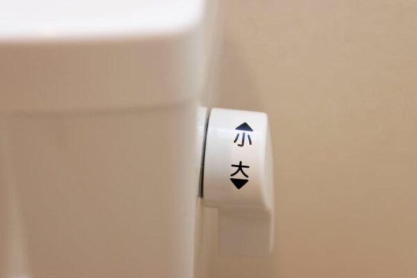 トイレレバーの「大」と「小」は何が違う？水量を知れば水道代の無駄がなくなる話