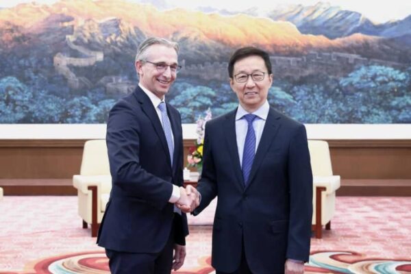 韓正副主席、フィリップスCEOと会見