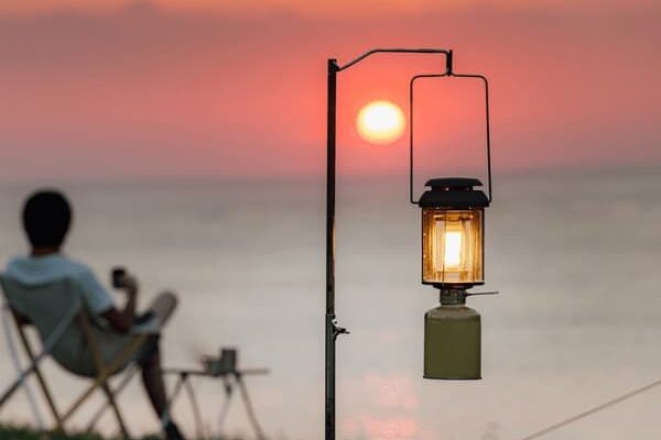 「何を買えば正解？」ファミリーキャンプ初心者におすすめ！安全で便利なガスランタン5選