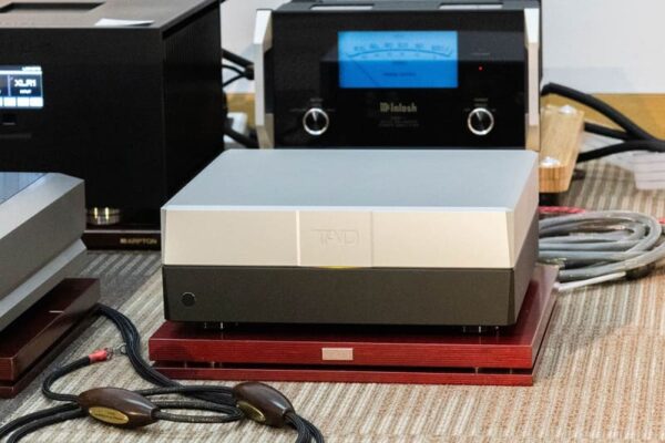 ＜九州フェア＞TAD、高出力パワーアンプ「TAD-M2500TX」初披露／オーディオテクニカ、ティアック、ヤマハなど国産ブースを紹介