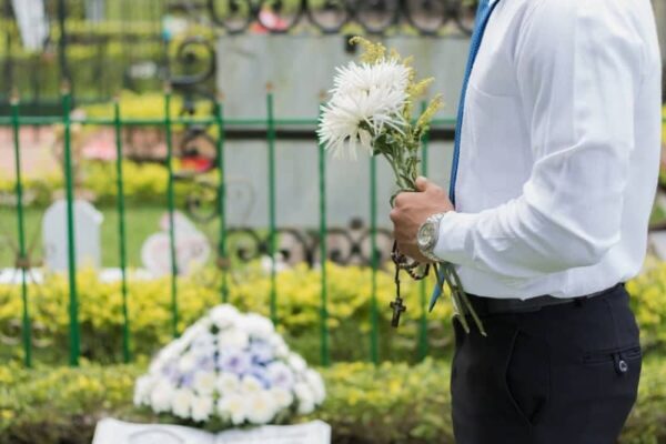 亡くなった直後に遺族に葬儀業者が殺到、「客取り合い」で乱闘も発生―中国メディア