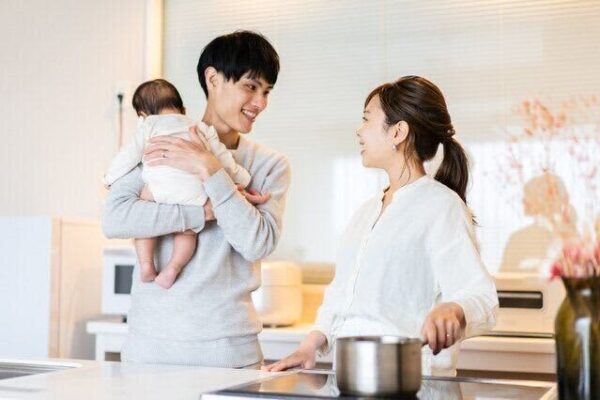 泣き止まない、発達が遅いかも、かわいいと思えない…育児の悩み。ママパパが役割分担しない「かたまり育児」で解決！【小児科看護師papaPANDAインタビュー】