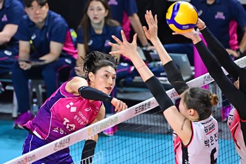 韓国女子バレーの一時代築いたキム・ヨンギョンが現役生活21年に幕 「女帝」と呼ばれた37歳、優勝＆MVPで華麗なる引退