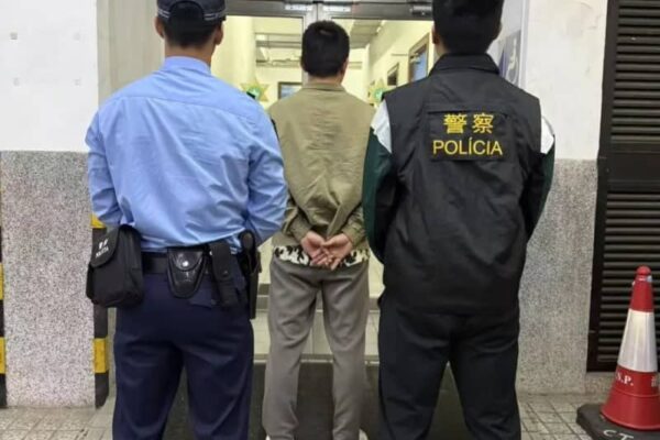 マカオ、タクシー車内で拾った大学生のPC入りバックパックを着服…中国人の男逮捕