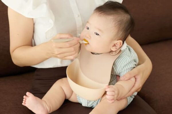 赤ちゃんの食べやすさ ママ・パパの使いやすさにこだわった「こだわりフィーディングスプーン」4月10日新発売！