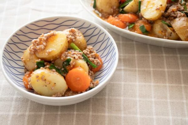 味付けは塩だけ！圧力鍋でほったらかし♪「新じゃがの塩そぼろ煮」の作り方