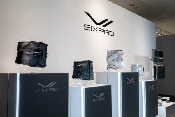 「SIXPAD」10周年。“ジェルも水も不要”なEMSトレーニング機器を発表