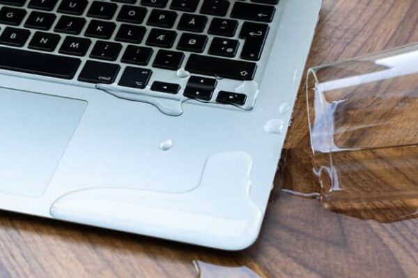 ノートパソコンやタブレットなどデジタル機器「みず」「きず」「らっか」に要注意！
