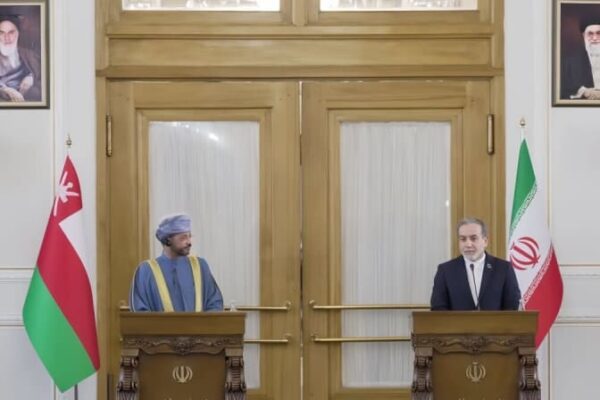 イラン外相がオマーン外相と会談